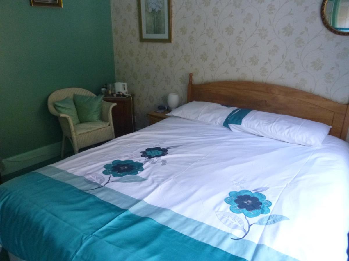 Chart House Bed And Breakfast Доркинг Экстерьер фото